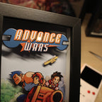 Dioramax - Cadre lumineux LED Advance Wars | Déco Gaming-room | Tableau lumineux | Affiche jeux vidéo | Idée cadeau gamer | Retro-gaming