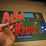 Diorama Alex Kidd, déco gaming room, cadre lumineux Alex Kidd, goodies Alex Kidd