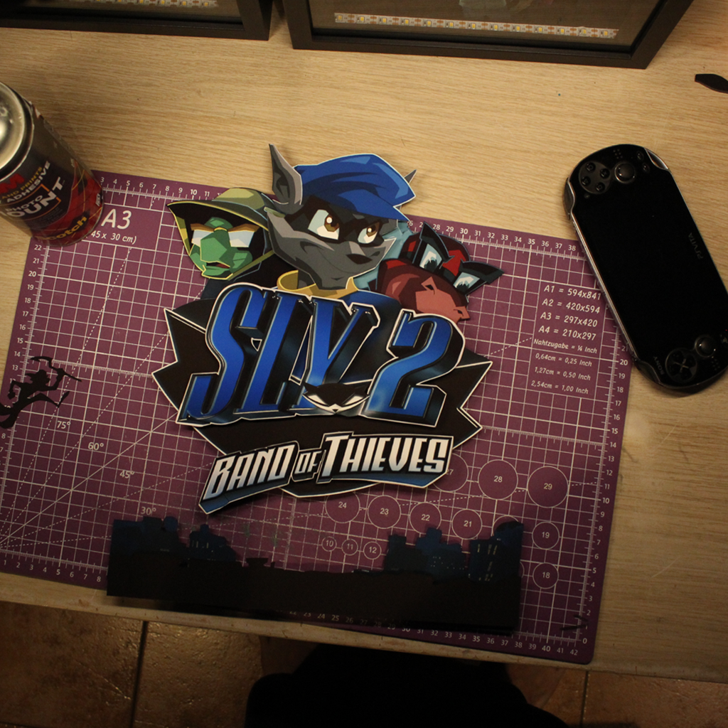 Dioramax - Cadre lumineux LED Sly 2 | Déco Gaming-room | Tableau lumineux | Affiche jeux vidéo | Idée cadeau gamer | Retro-gaming