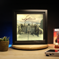Dioramax - Cadre lumineux LED Syberia | Déco Gaming-room | Tableau lumineux | Affiche jeux vidéo | Idée cadeau gamer | Retro-gaming