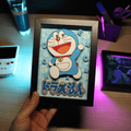 Dioramax - Cadre lumineux LED Doreamon | Déco Gaming-room | Tableau lumineux | Affiche jeux vidéo | Idée cadeau gamer | Retro-gaming