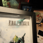 Dioramax - Cadre lumineux FF7 | Déco Gamingroom | Tableau Final Fantasy VII | Affiche jeux vidéo | Idée cadeau gamer