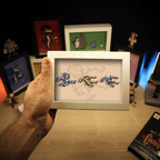 Dioramax - Cadre lumineux LED Gould_and_ghosts | Déco Gaming-room | Tableau lumineux | Affiche jeux vidéo | Idée cadeau gamer | Retro-gaming