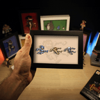 Dioramax - Cadre lumineux LED Gould_and_ghosts | Déco Gaming-room | Tableau lumineux | Affiche jeux vidéo | Idée cadeau gamer | Retro-gaming