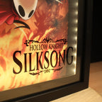 Dioramax - Cadre lumineux LED Silk Song | Déco Gaming-room | Tableau lumineux | Affiche jeux vidéo | Idée cadeau gamer | Retro-gaming