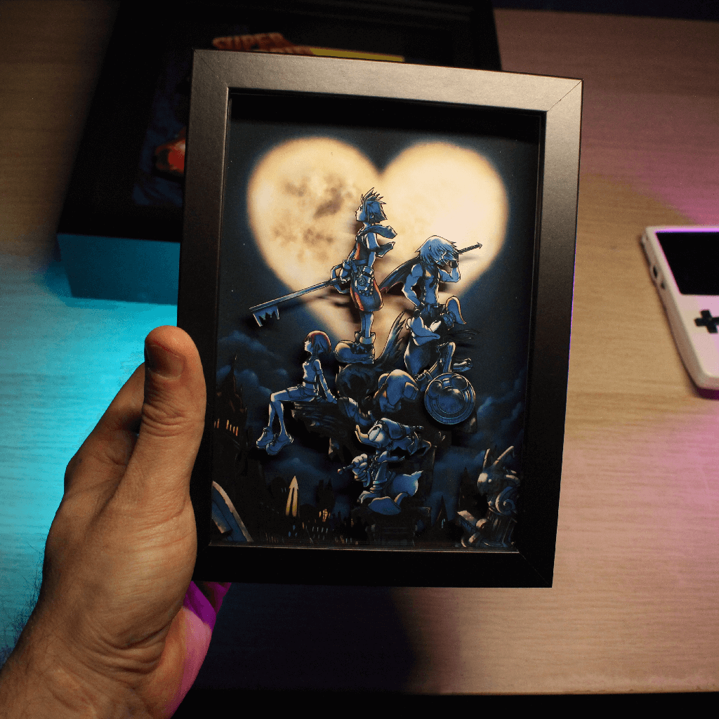 Dioramax - Cadre lumineux LED Kingdom Hearts | Déco Gaming-room | Tableau lumineux | Affiche jeux vidéo | Idée cadeau gamer | Retro-gaming