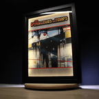 Dioramax - Cadre lumineux LED Les voyageurs du temps | Déco Gaming-room | Tableau lumineux | Affiche jeux vidéo | Idée cadeau gamer | Retro-gaming
