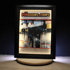 Dioramax - Cadre lumineux LED Les voyageurs du temps | Déco Gaming-room | Tableau lumineux | Affiche jeux vidéo | Idée cadeau gamer | Retro-gaming