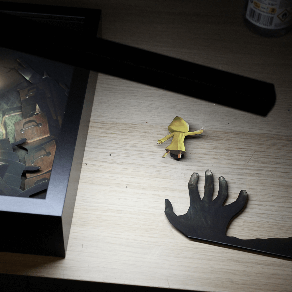 Dioramax - Cadre lumineux LED Little Nightmare | Déco Gaming-room | Tableau lumineux | Affiche jeux vidéo | Idée cadeau gamer | Retro-gaming