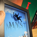 Dioramax - Cadre lumineux LED Myst | Déco Gaming-room | Tableau lumineux | Affiche jeux vidéo | Idée cadeau gamer | Retro-gaming