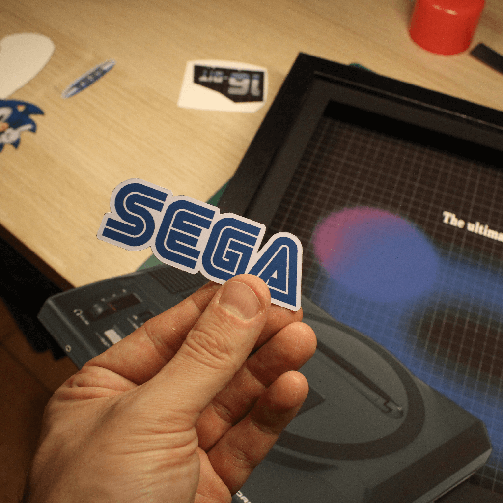 Dioramax - Cadre lumineux LED Sega | Déco Gaming-room | Tableau lumineux | Affiche jeux vidéo | Idée cadeau gamer | Retro-gaming