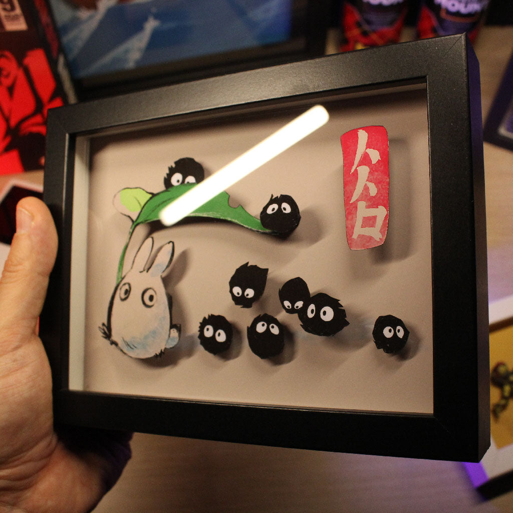 Dioramax - Cadre lumineux LED Totoro | Déco Gaming-room | Tableau lumineux | Affiche jeux vidéo | Idée cadeau gamer | Retro-gaming